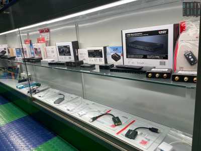...naturalmente per sopravvivere ho ampliato l�offerta ad antenne, parabole, decoder, modem e agli abbonamenti  delle pay tv...